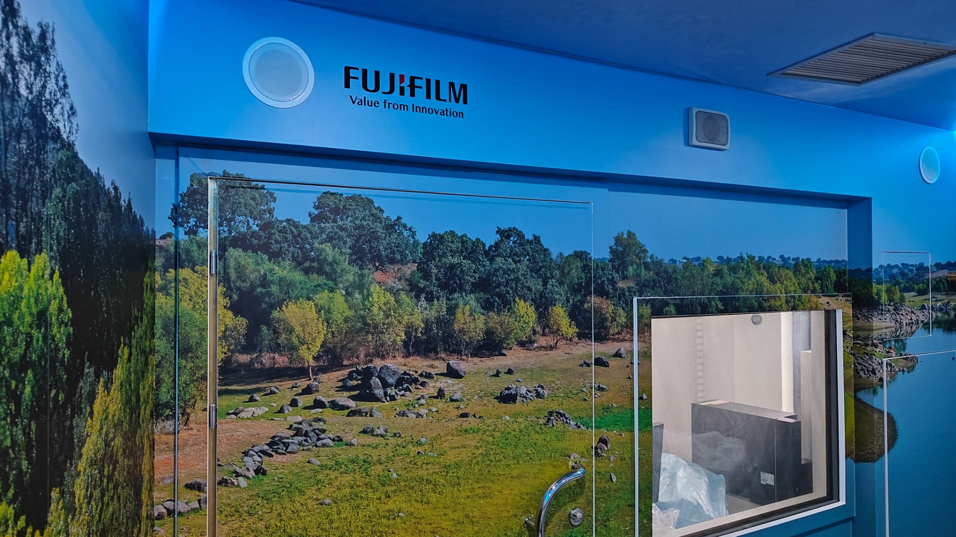 Sala de Diagnóstico FUJIFILM com Mesa e Suspensão de Teto